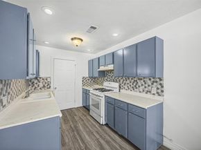 6633 W 43rd Street, Houston TX 77092