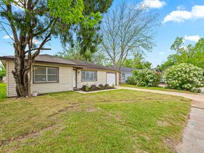 6633 W 43rd Street, Houston TX 77092