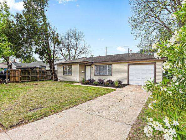 6633 W 43rd Street, Houston TX 77092