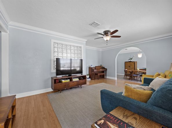 5874 Beldart Street, Houston TX 77033