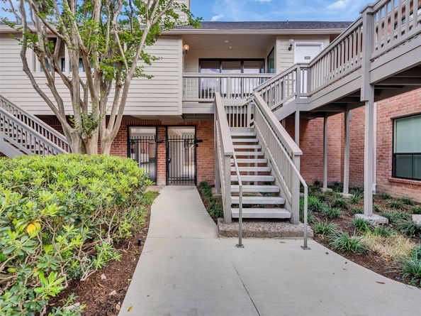 2829 Timmons Lane 204, Houston TX 77027