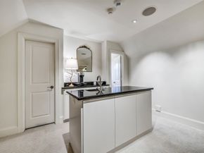 30 Hackberry Lane A, Houston TX 77027