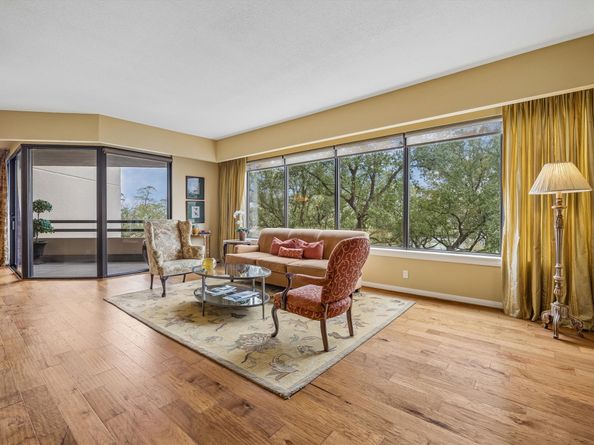 101 Westcott Street 305, Houston TX 77007