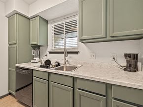 7313 Gulf Freeway 911, Houston TX 77017