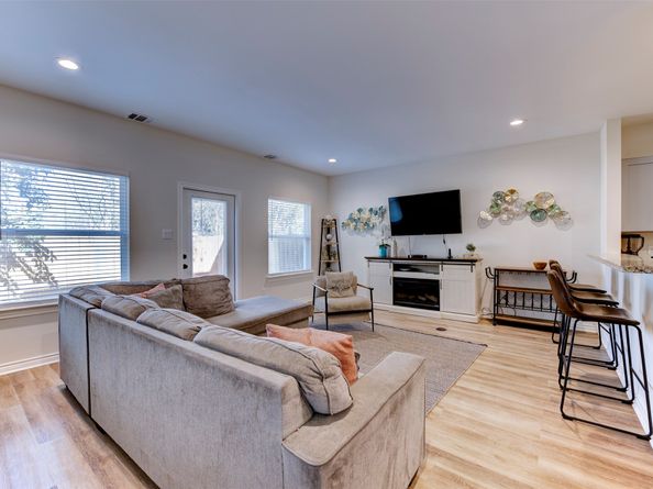 7134 Eastwood Street B, Houston TX 77021