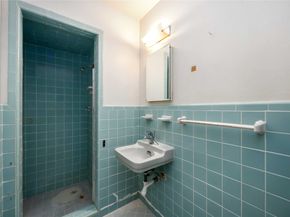 7131 Bellaire Boulevard, Houston TX 77074