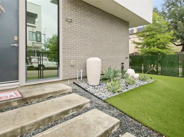 1302 Crocker Street, Houston TX 77019