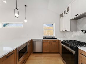 508 Dell Court, Houston TX 77009