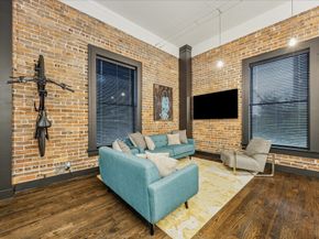 915 Franklin Street 2F, Houston TX 77002