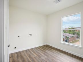 108 W 10th 1/2 Street, Houston TX 77008