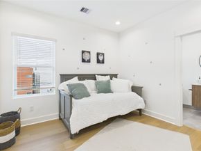 2426 Freeman Street, Houston TX 77009