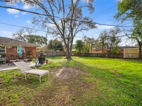 5611 W Airport Boulevard, Houston TX 77035