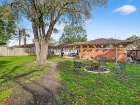 5611 W Airport Boulevard, Houston TX 77035