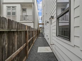 325 N Nagle Street, Houston TX 77003