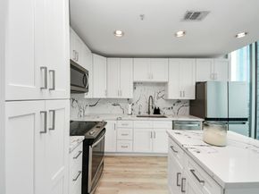 5925 Almeda Road 11616, Houston TX 77004