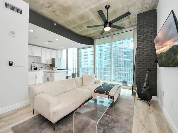 5925 Almeda Road 11616, Houston TX 77004