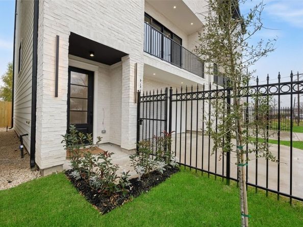 6332 Sidney Street, Houston TX 77021
