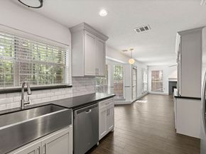 39 W Tallowberry Drive, The Woodlands TX 77381