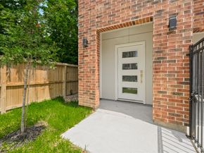 2805 Tierwester Street, Houston TX 77004