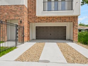 2805 Tierwester Street, Houston TX 77004