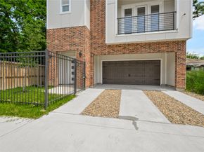 2805 Tierwester Street, Houston TX 77004