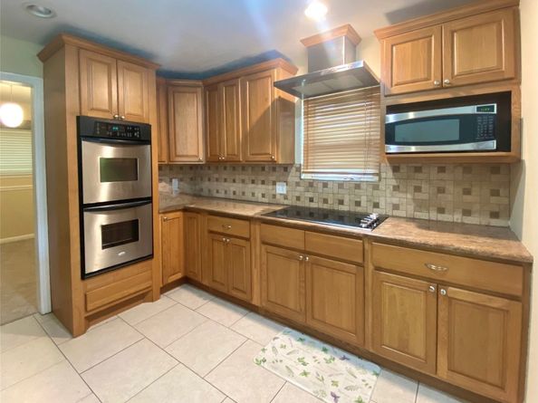 5114 Stillbrooke Dr, Houston TX 77035
