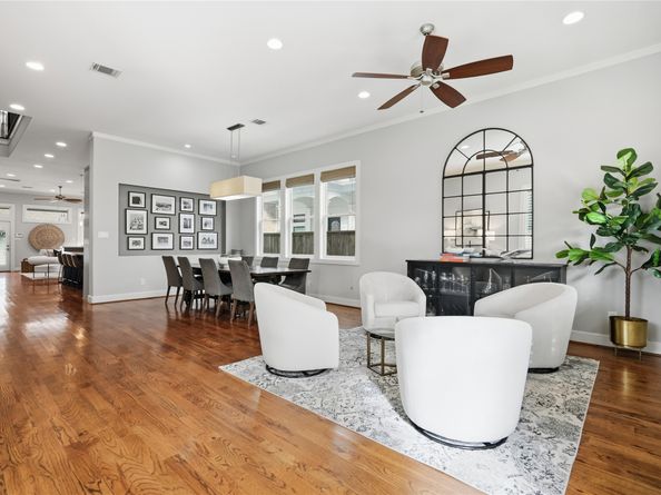 813 Ashland Street, Houston TX 77007