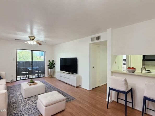 3075 Walnut Bend Lane 36, Houston TX 77042