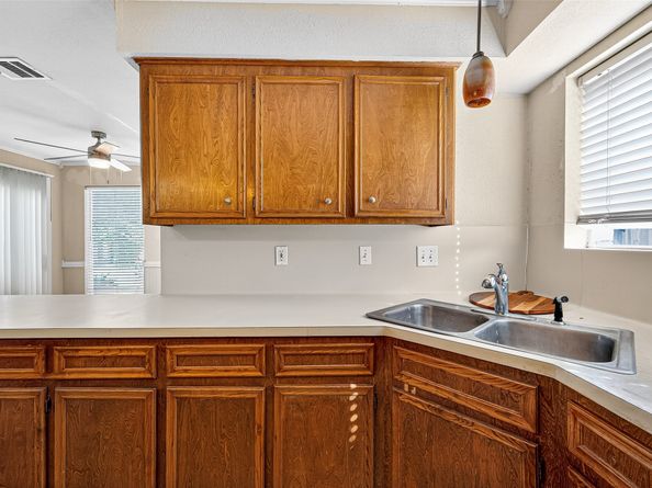 7211 Las Brisas Dr, Houston TX 77083