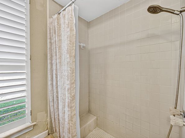 7211 Las Brisas Dr, Houston TX 77083