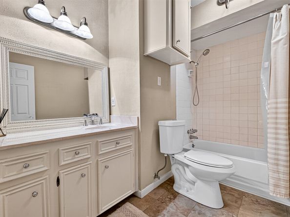 7211 Las Brisas Dr, Houston TX 77083