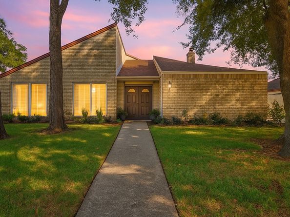 7211 Las Brisas Dr, Houston TX 77083