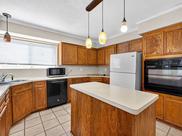 7211 Las Brisas Dr, Houston TX 77083