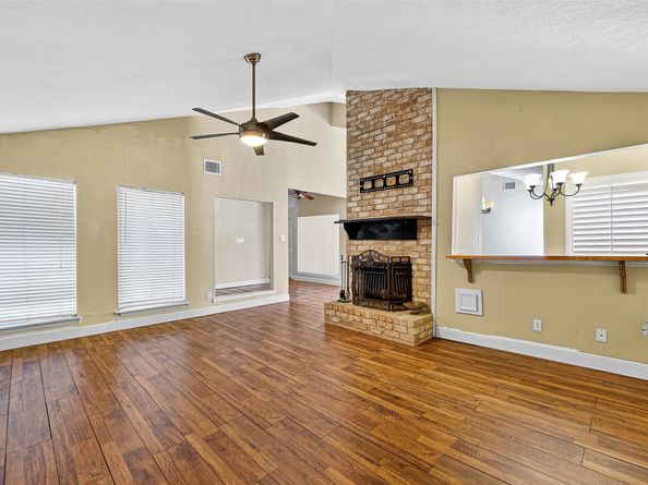 7211 Las Brisas Dr, Houston TX 77083