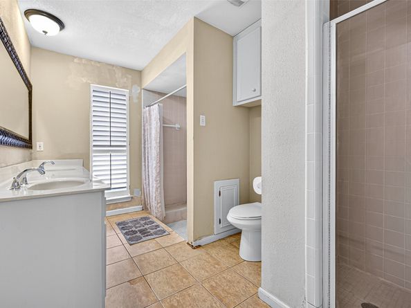 7211 Las Brisas Dr, Houston TX 77083