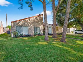 7211 Las Brisas Dr, Houston TX 77083