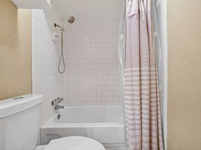 7211 Las Brisas Dr, Houston TX 77083