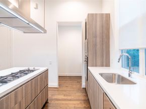 5869 E Post Oak Lane, Houston TX 77055