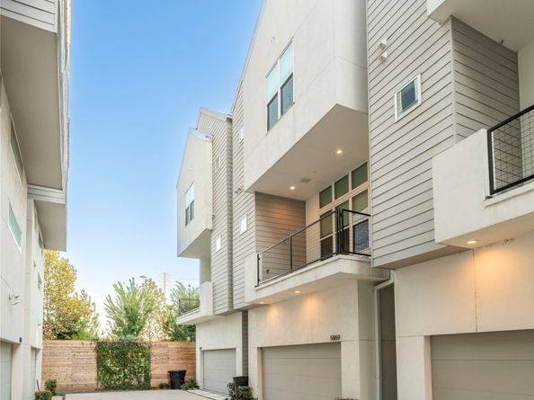 5869 E Post Oak Lane, Houston TX 77055