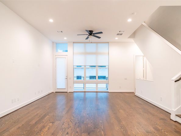 5869 E Post Oak Lane, Houston TX 77055
