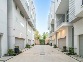 5869 E Post Oak Lane, Houston TX 77055