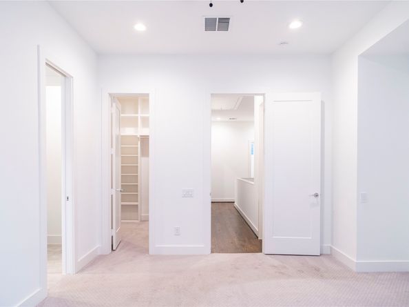 5869 E Post Oak Lane, Houston TX 77055
