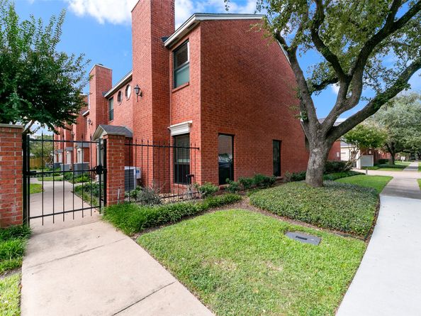 3330 Las Palmas Street 19, Houston TX 77027
