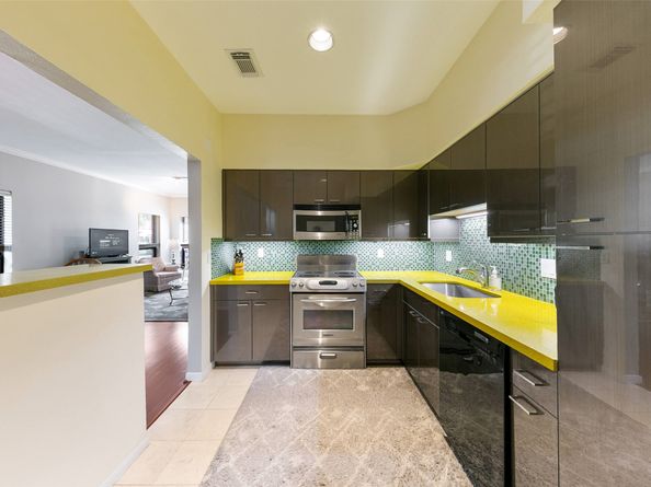 3330 Las Palmas Street 19, Houston TX 77027