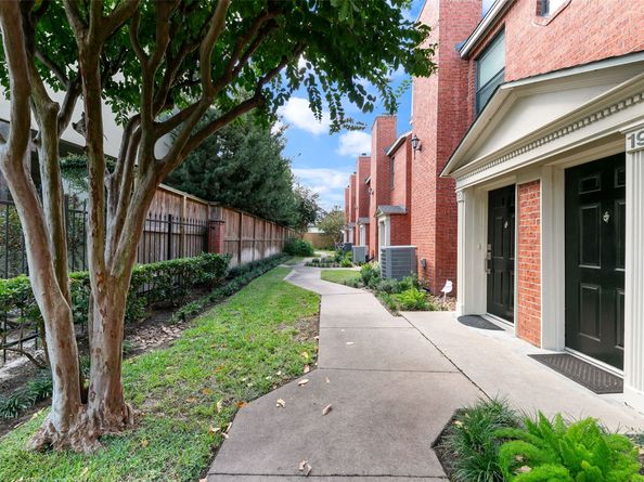 3330 Las Palmas Street 19, Houston TX 77027