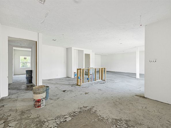 5946 Ridgeway Drive, Houston TX 77033
