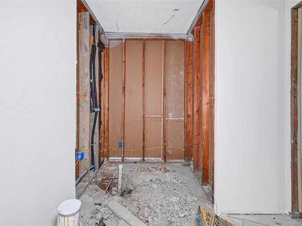 5946 Ridgeway Drive, Houston TX 77033