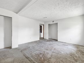 5946 Ridgeway Drive, Houston TX 77033