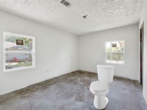 5946 Ridgeway Drive, Houston TX 77033