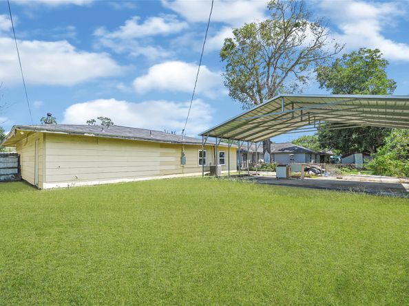 5946 Ridgeway Drive, Houston TX 77033
